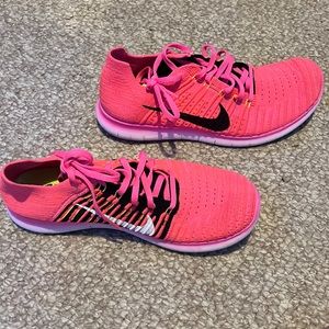 Nike Womens Free Rn Flyknit sneakers